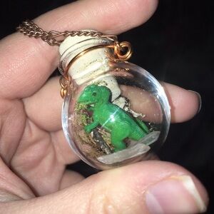 🩵3/$20🩵 GREEN DINO NECKLACE